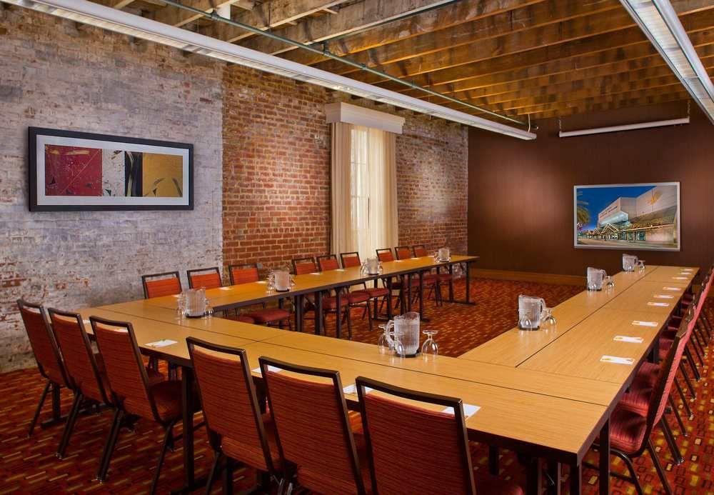 Courtyard By Marriott New Orleans Warehouse Arts District Hotel Екстериор снимка