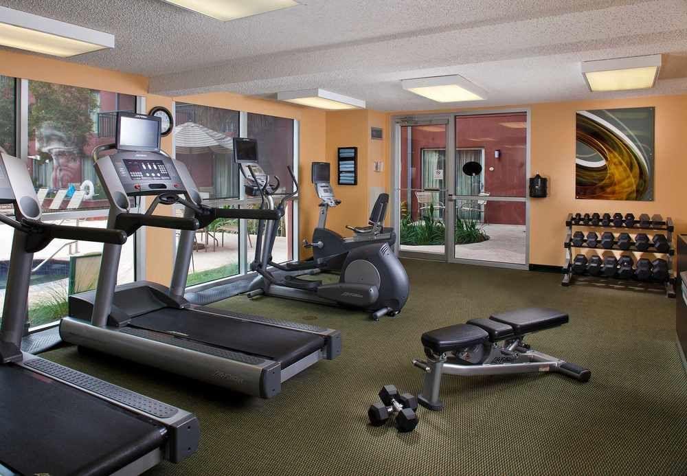 Courtyard By Marriott New Orleans Warehouse Arts District Hotel Екстериор снимка