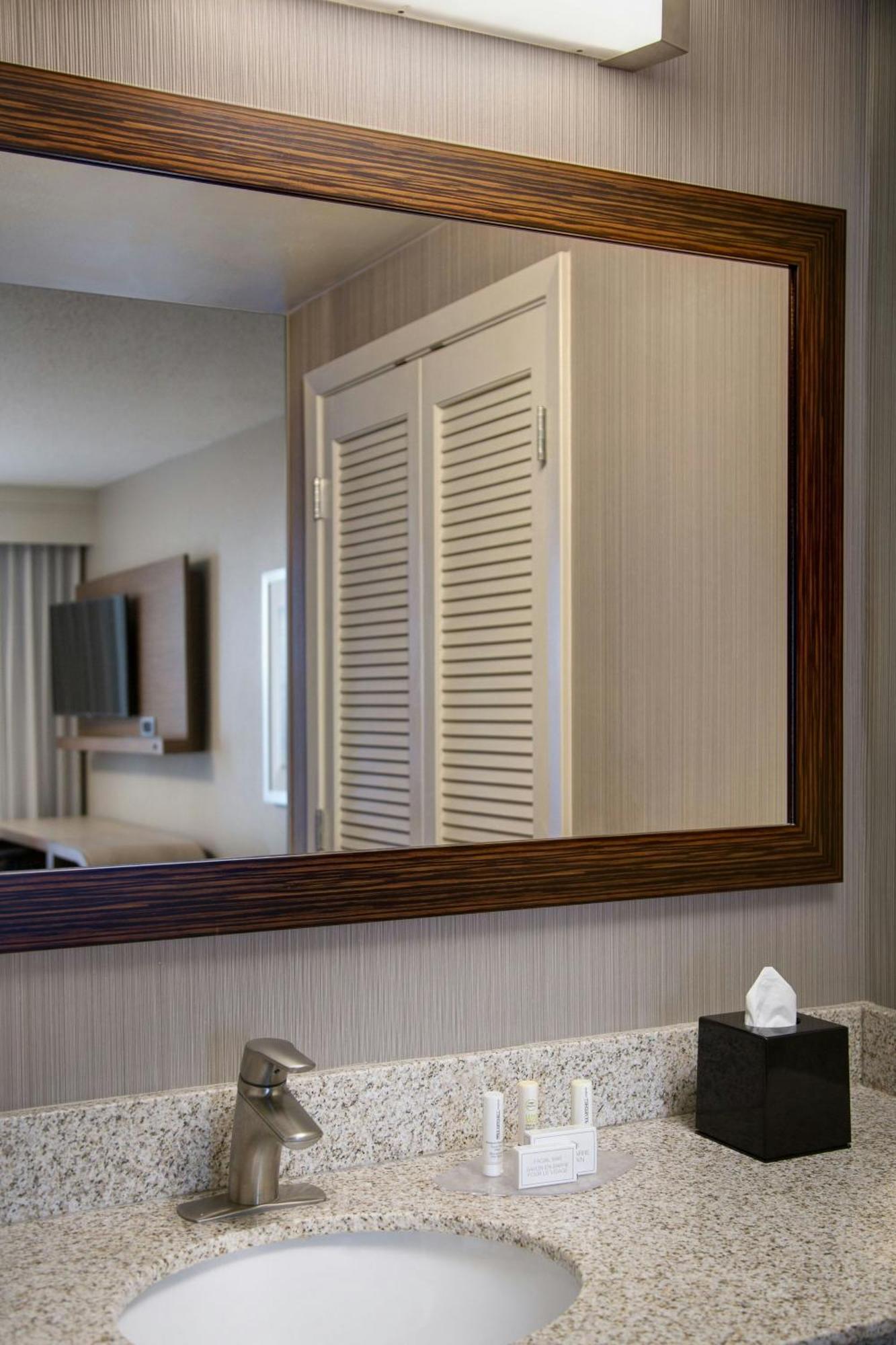 Courtyard By Marriott New Orleans Warehouse Arts District Hotel Екстериор снимка