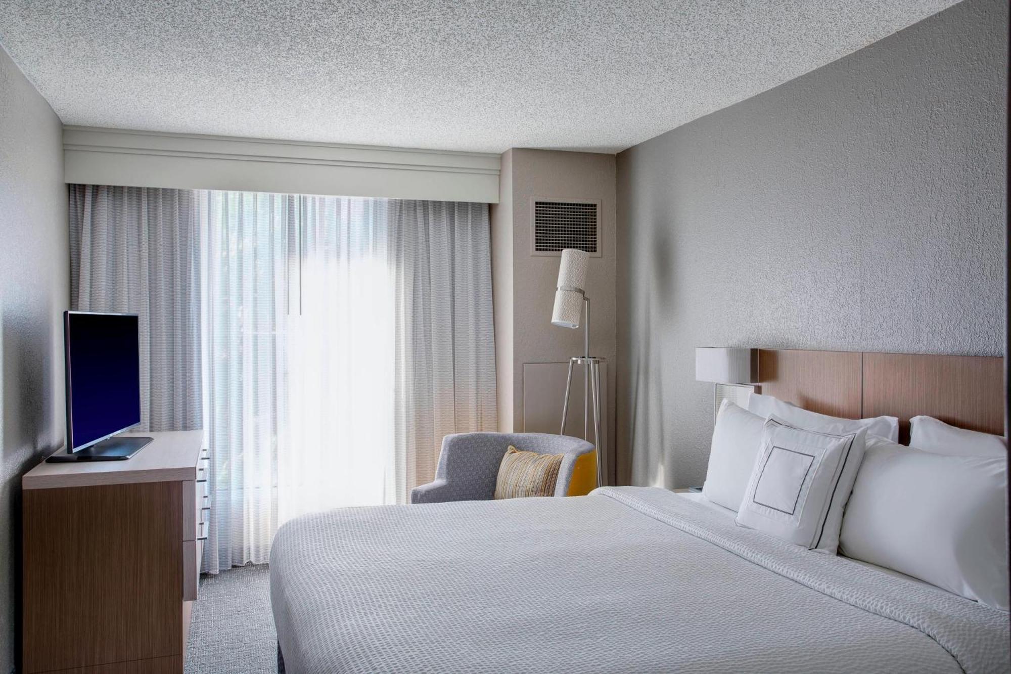 Courtyard By Marriott New Orleans Warehouse Arts District Hotel Екстериор снимка