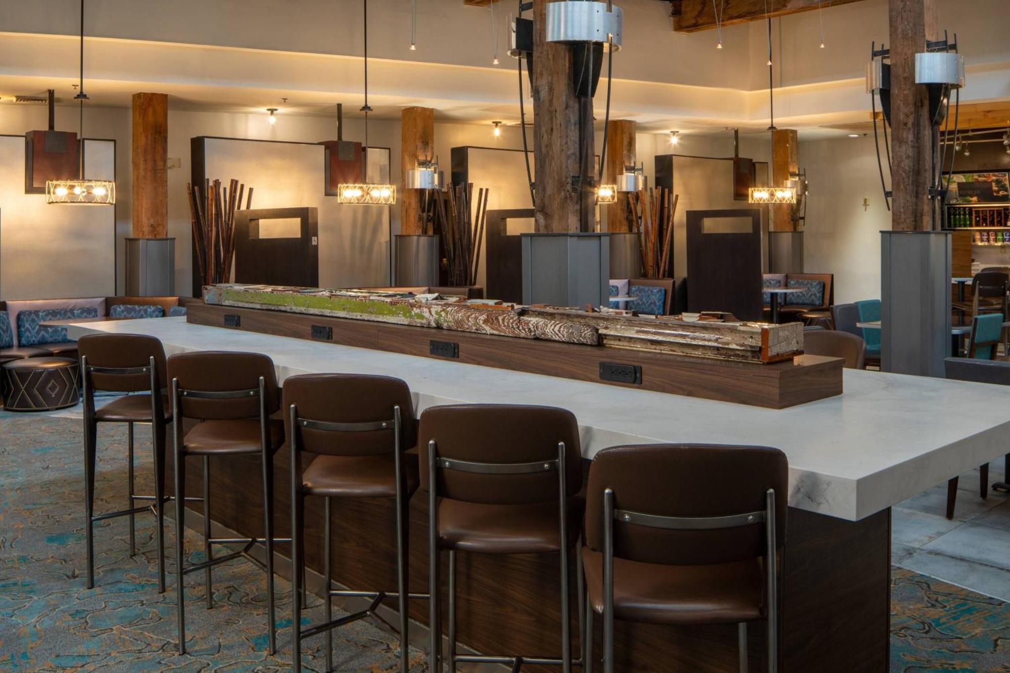 Courtyard By Marriott New Orleans Warehouse Arts District Hotel Екстериор снимка