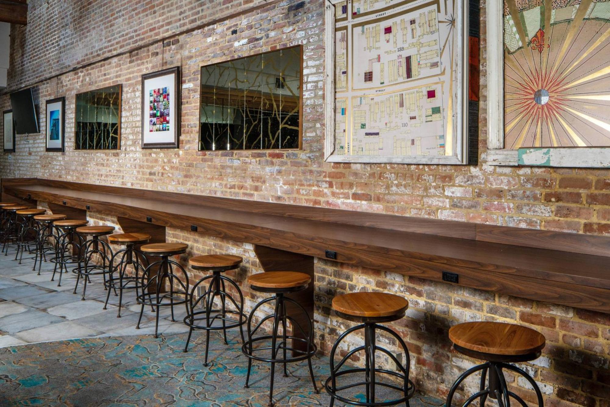 Courtyard By Marriott New Orleans Warehouse Arts District Hotel Екстериор снимка
