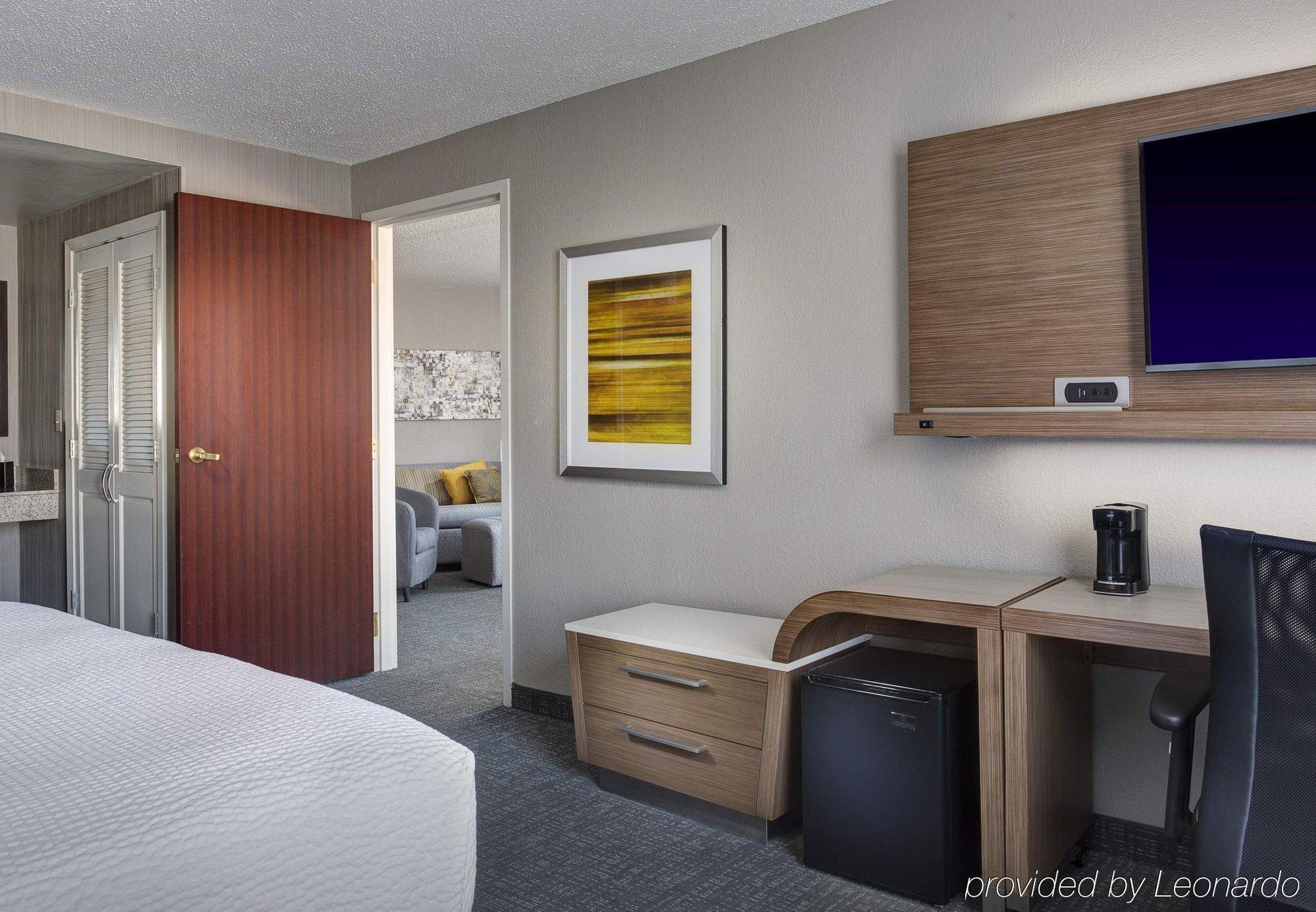 Courtyard By Marriott New Orleans Warehouse Arts District Hotel Екстериор снимка