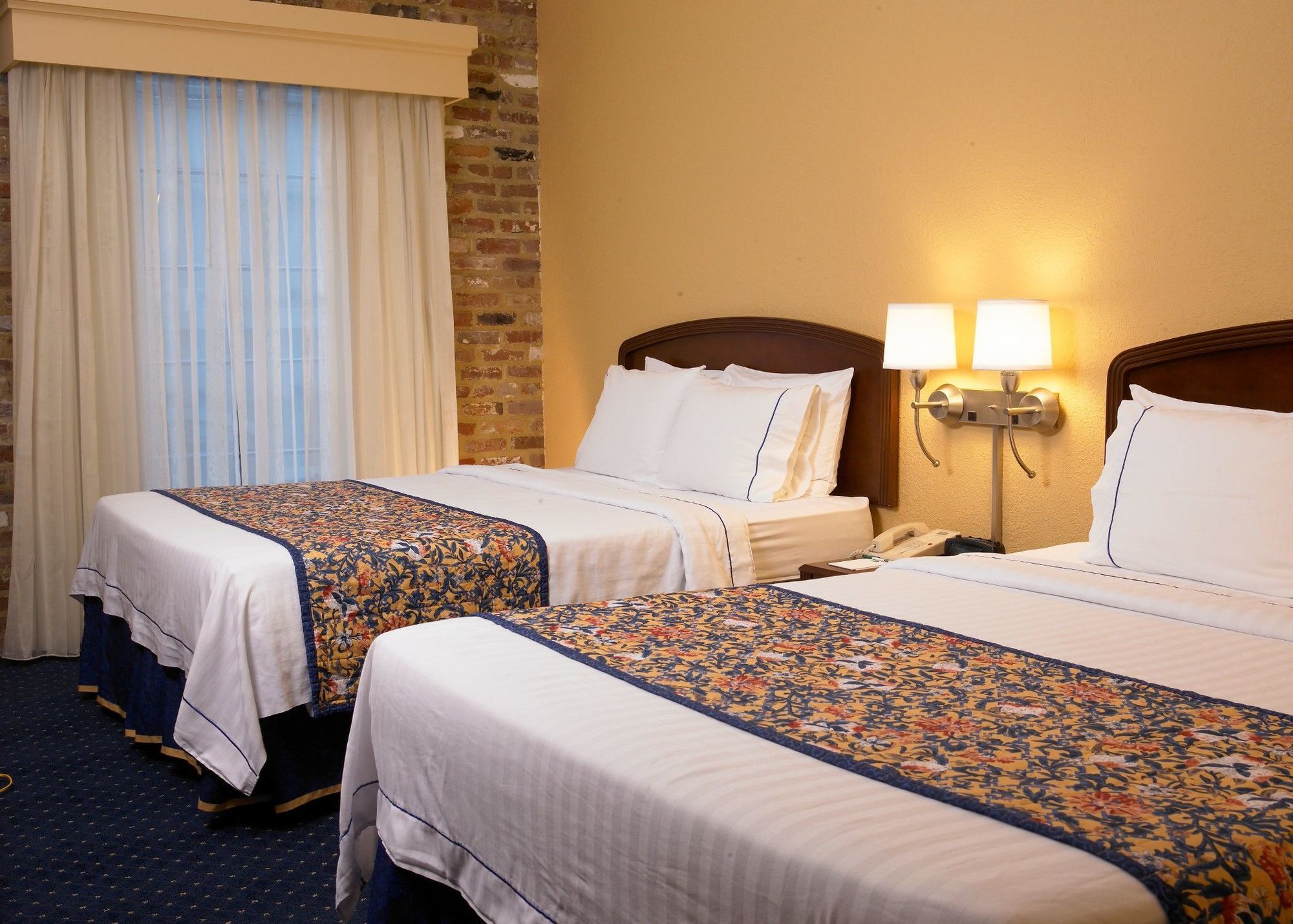 Courtyard By Marriott New Orleans Warehouse Arts District Hotel Стая снимка