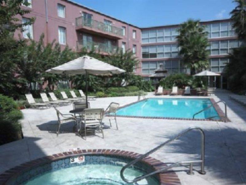 Courtyard By Marriott New Orleans Warehouse Arts District Hotel Екстериор снимка
