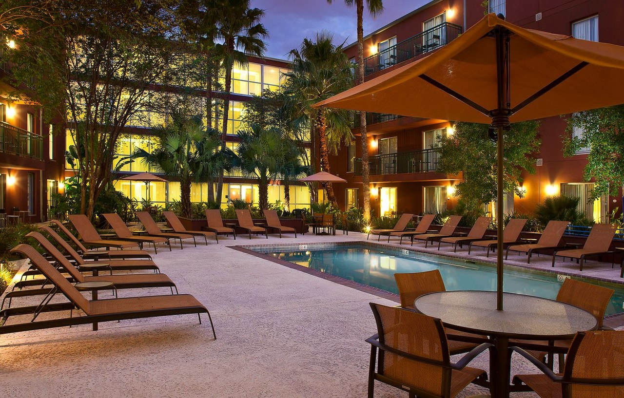Courtyard By Marriott New Orleans Warehouse Arts District Hotel Екстериор снимка